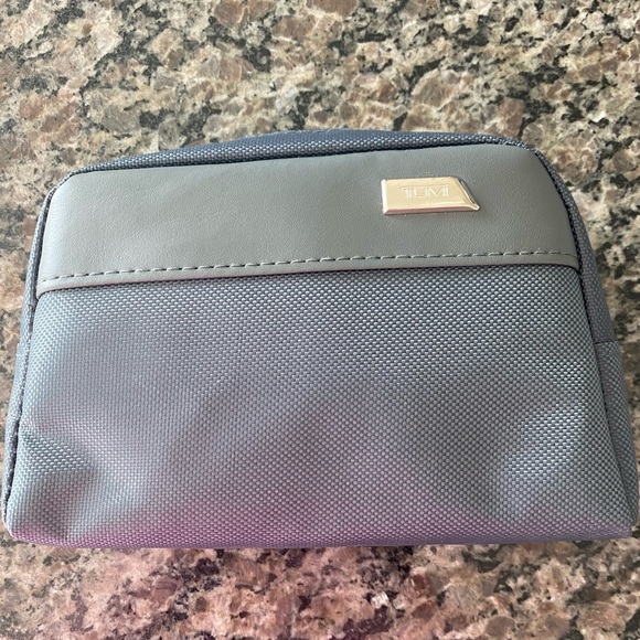 Tumi amentity kit - Picture 1 of 7